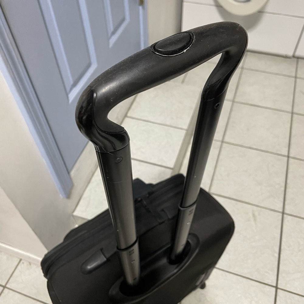 TUMI Alpha Continental Expandable 21" Carry On Upright Luggage 2 Wheel - Picture 14 of 15